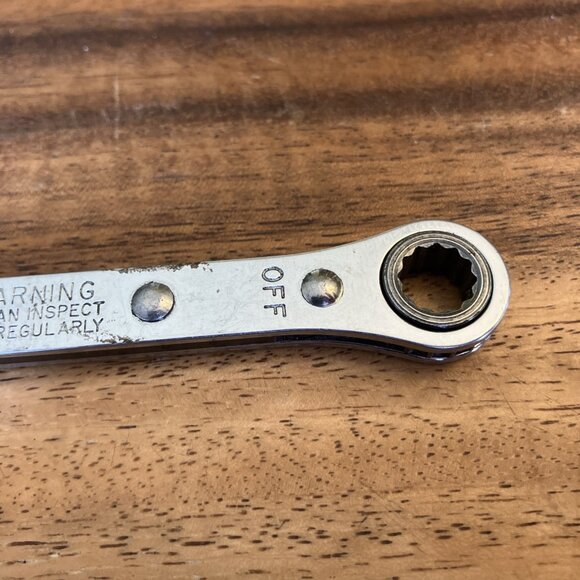 Snap-On R1011 USA 5/16” & 11/32” Ratcheting Box End Wrench 12 Point - Picture 7 of 7